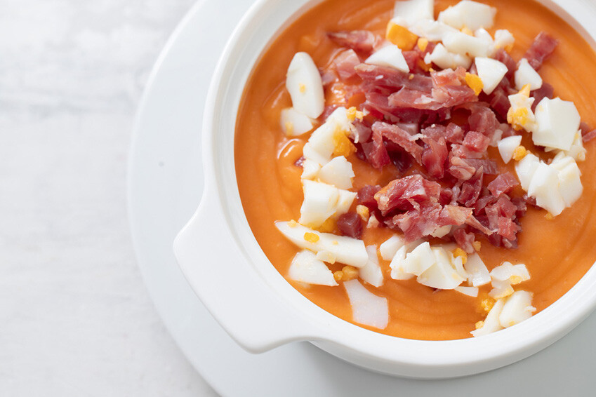 Salmorejo con jamón serrano ElPozo